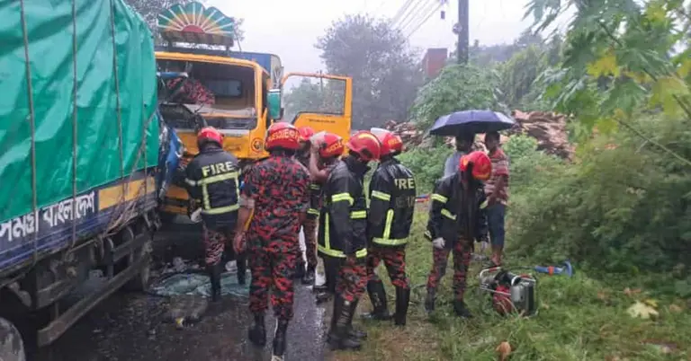 দুর্ঘটনা কবলিত ট্রাক